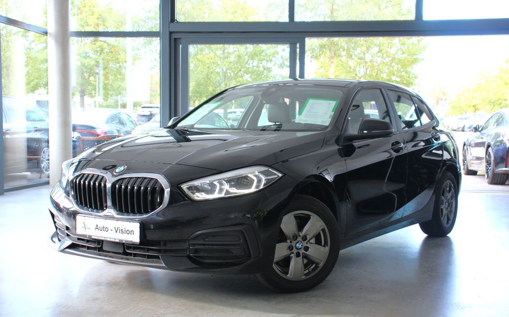 Bild des Angebotes BMW 118i Advantage (F40) *LED*SHZ*AppleCP*Navi*DAB