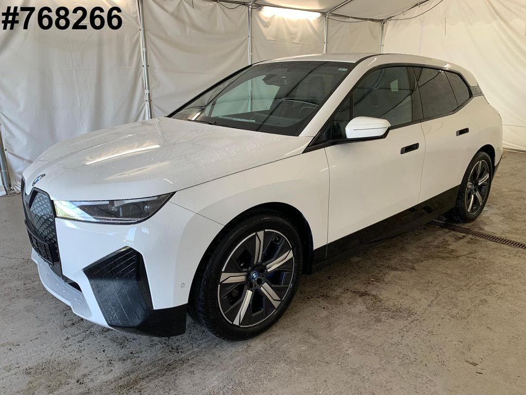 Bild des Angebotes BMW iX 40 xDrive Sport DrivingProf/360°/Massage/21"