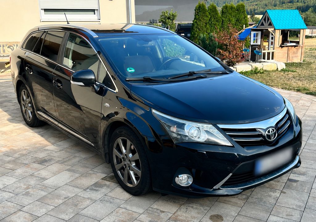Bild des Angebotes Toyota Avensis Combi Executive 2.2 D-4D Automatik E...