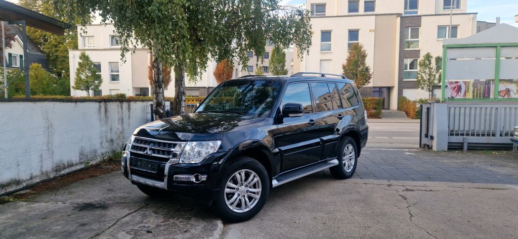 Mitsubishi Pajero 3.2 DI-D Diamant Edition 7 Sitze  AHK