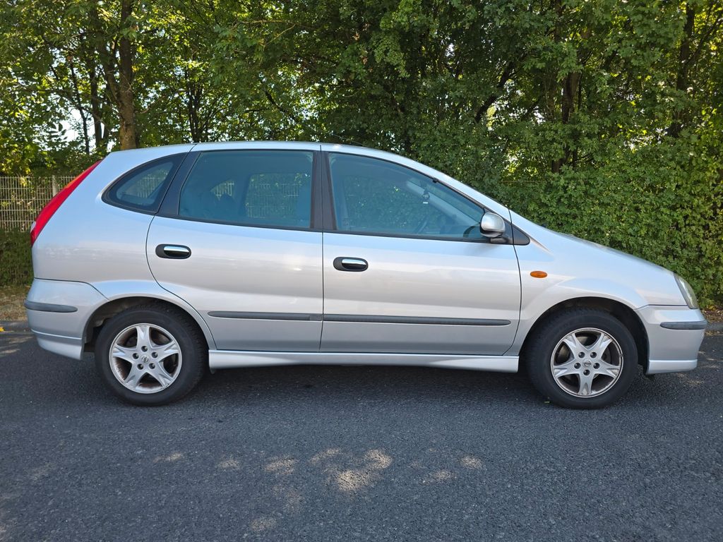 Nissan Almera Tino Automatik +Kamera +Gargenauto
