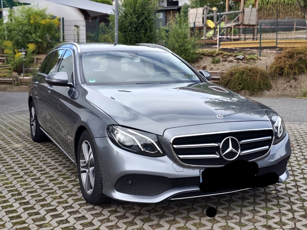 Bild des Angebotes Mercedes-Benz E 220 d 4MATIC Allrad