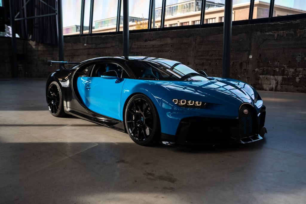 Bugatti PUR SPORT 1 of 60 | AGILE BLUE & BLACK CARBON