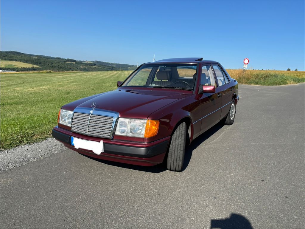 Bild des Angebotes Mercedes-Benz 230E W124 MoPf 1