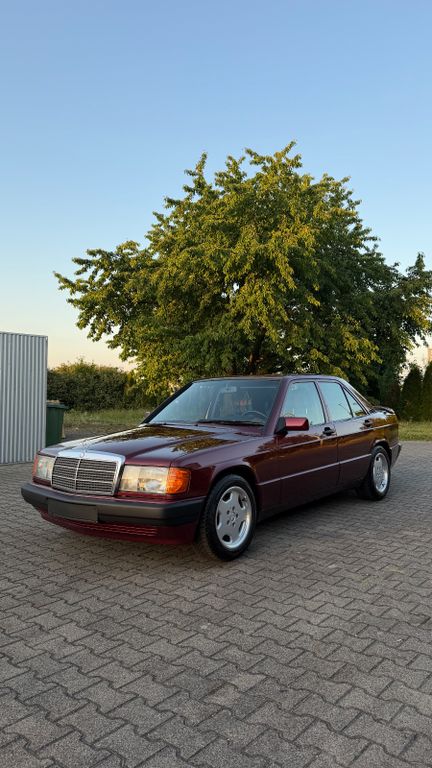 Bild des Angebotes Mercedes-Benz 190E 1.8 Avantgarde Rosso (1 von 2300 Stück)