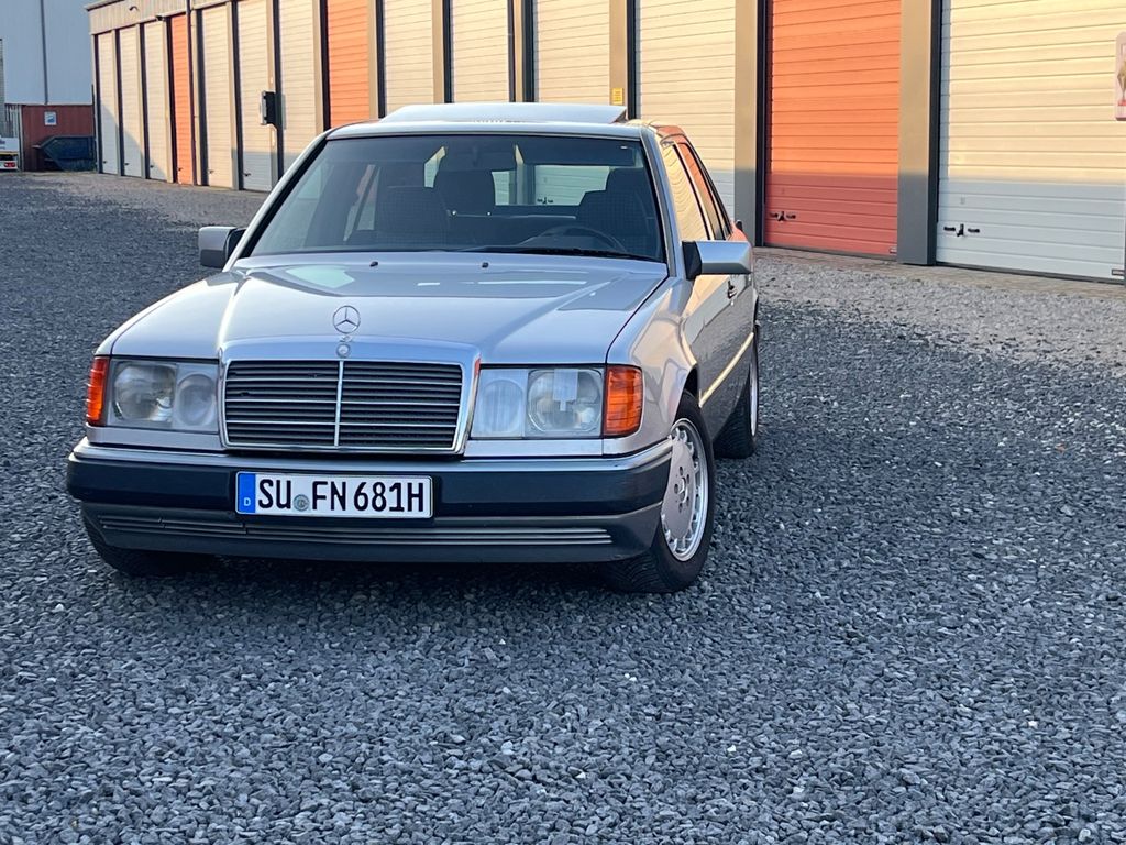 Bild des Angebotes Mercedes-Benz W124 300d Automatik Klima Sportline Erstlack