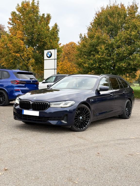 Bild des Angebotes BMW 530d xDr HUD AHK SitzBel HaKa KomfZ ShadowLine