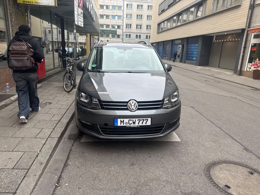Bild des Angebotes Volkswagen Sharan 2.0 TDI SCR DSG Comfortline Black Style