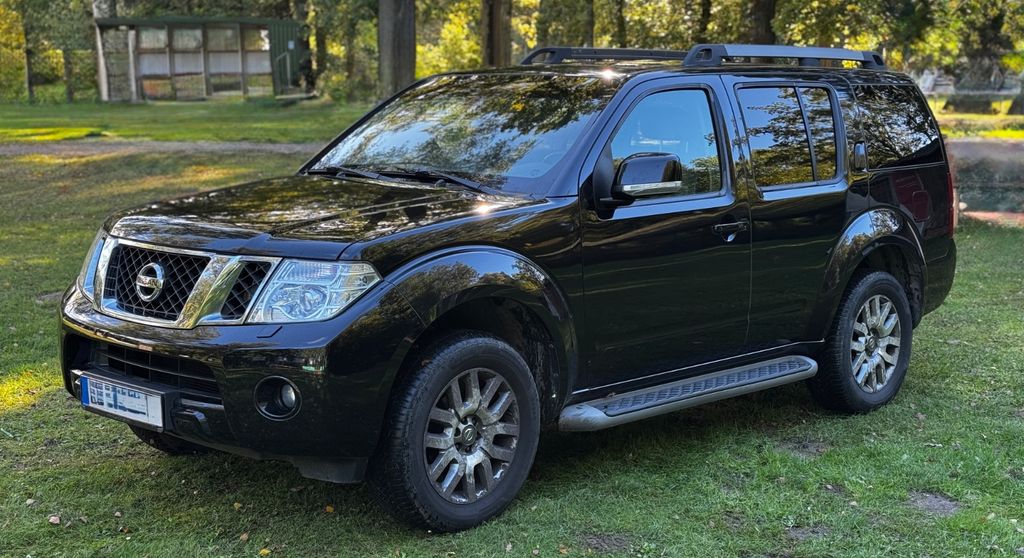 Nissan Pathfinder 2,5 DCI/4WD/7 Sitzer/S-Dach/BOSE/VOLL