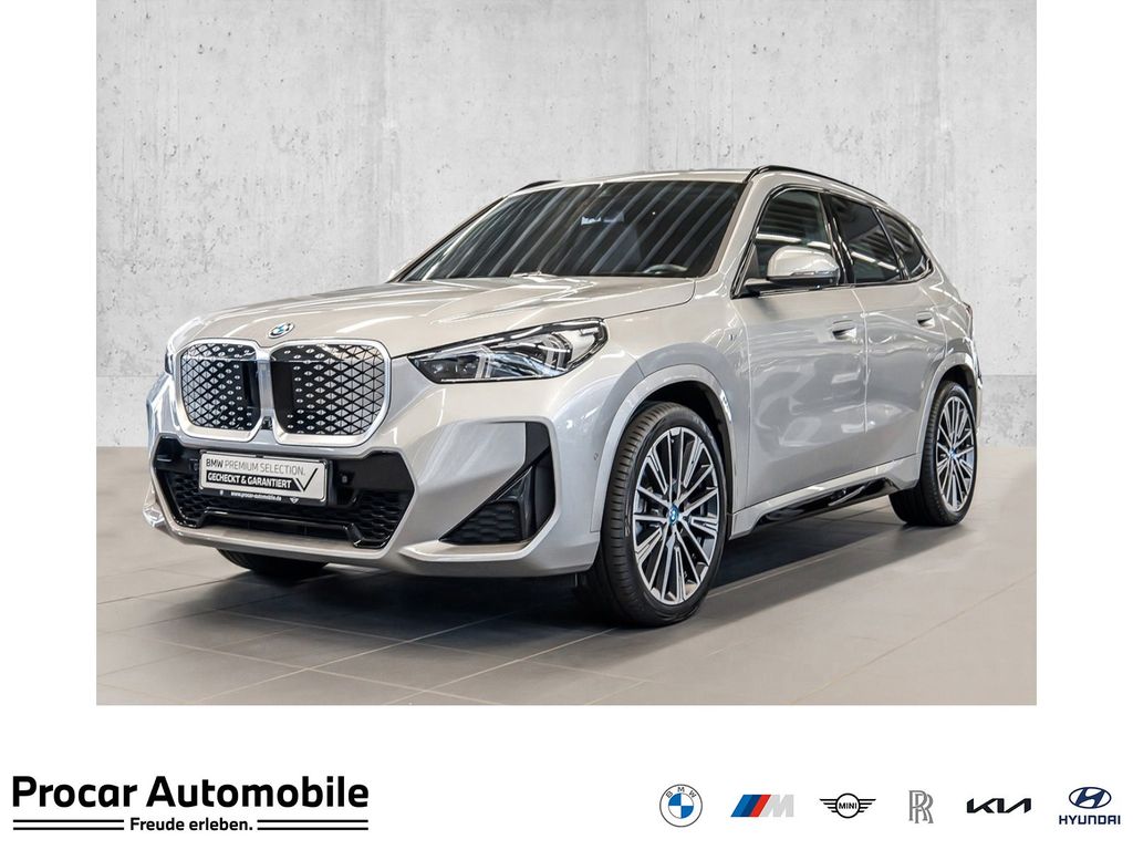 Bild des Angebotes BMW iX1 eDrive20 M Sport HUD PANO ACC RFK NAVI LED
