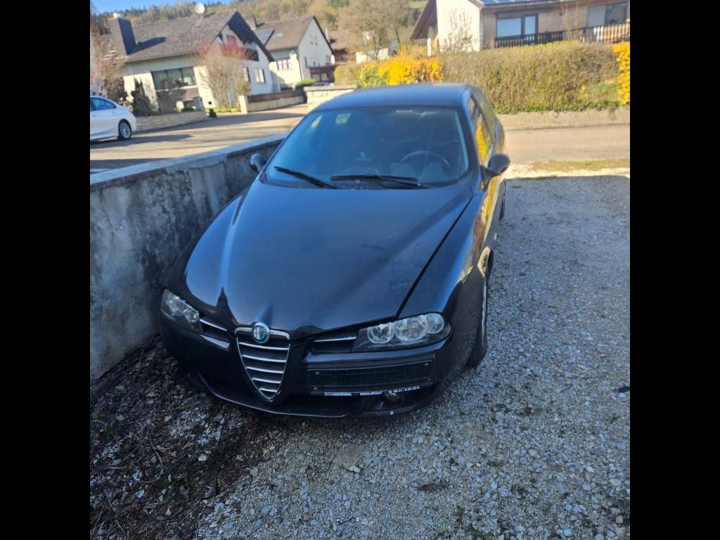 Bild des Angebotes Alfa Romeo 156 2.4 JTD Fundus 2 Autos + Motor+Teile