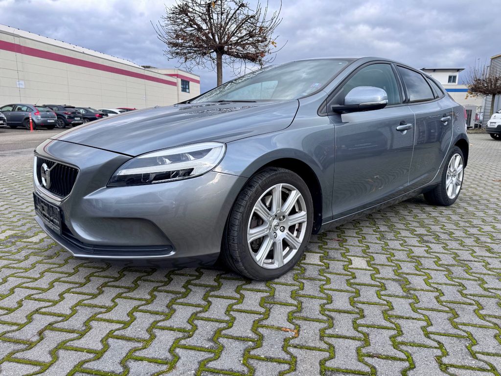 Bild des Angebotes Volvo V40 Momentum T2 Aut. - NAVI + LED + AHK