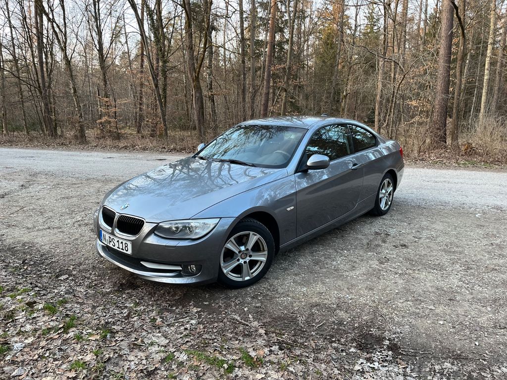 Bild des Angebotes BMW 318i Coupé - Spacegrau Metallic