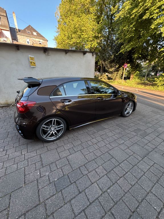 Bild des Angebotes Mercedes-Benz A 180 BlueEFFICIENCY AMG Sport