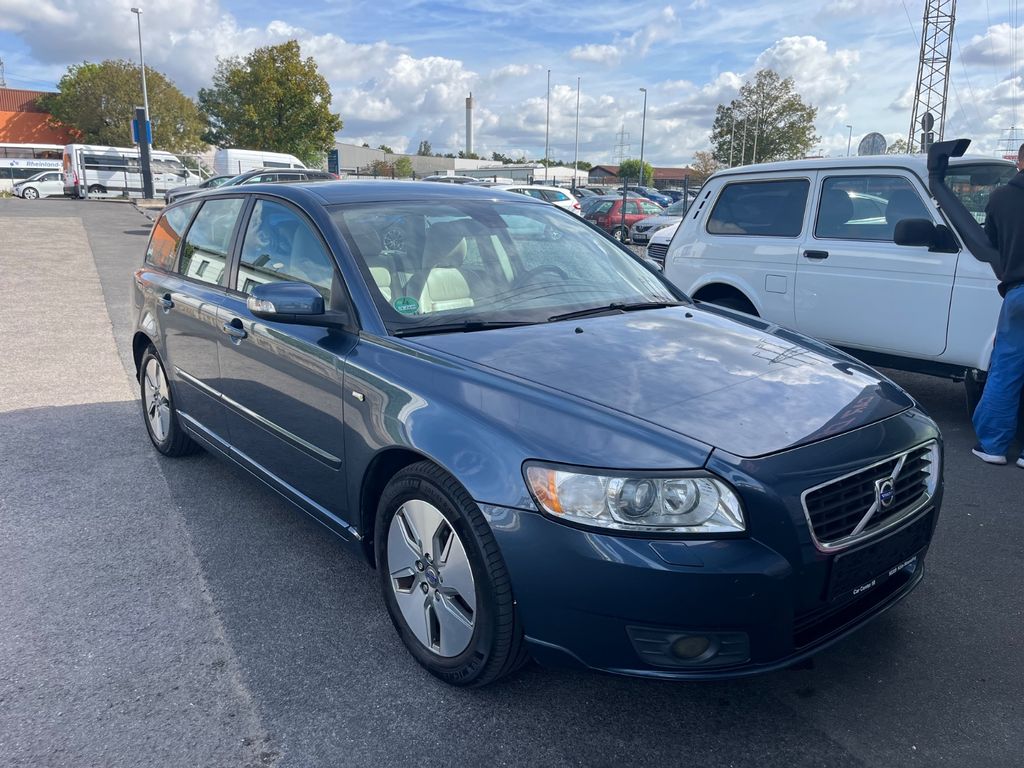 Bild des Angebotes Volvo V50 1.6 D Momentum/Leder/Si-Hz/Navi/Xenon/Keyles