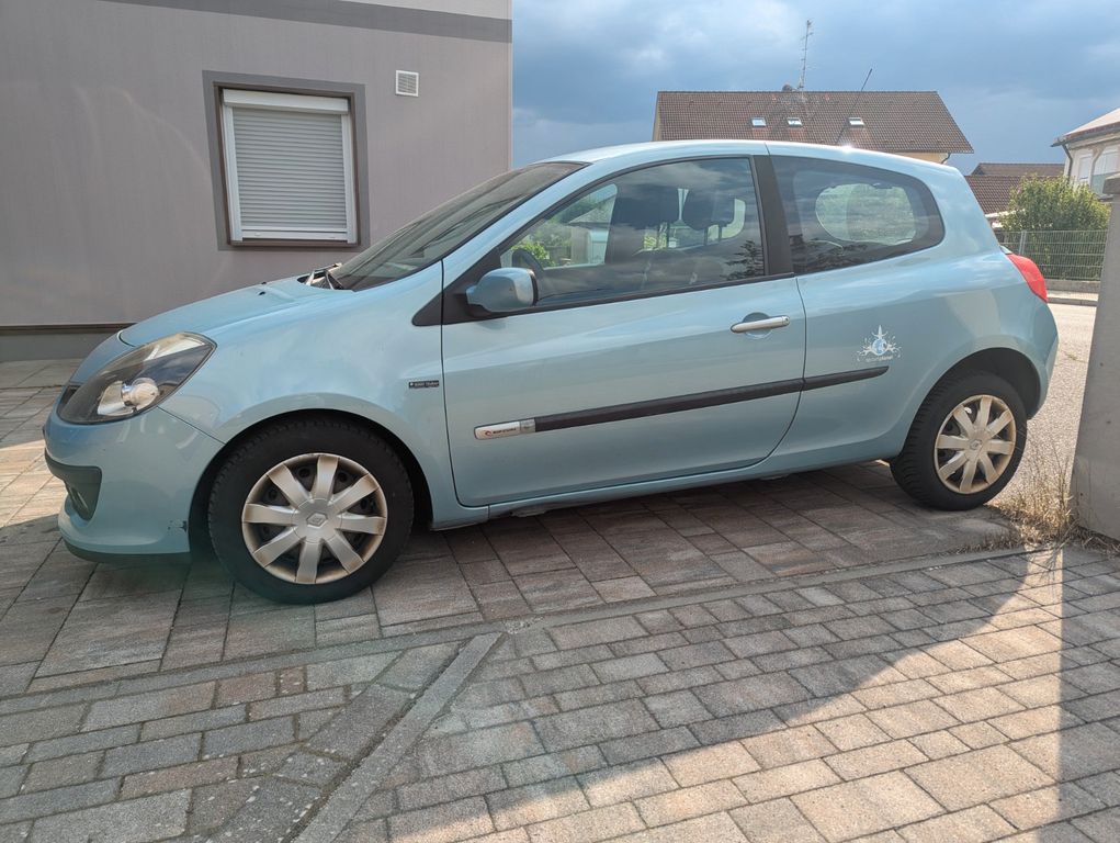 Bild des Angebotes Renault Clio by Rip Curl 1.2 16V TCE Eco2 Rip Curl