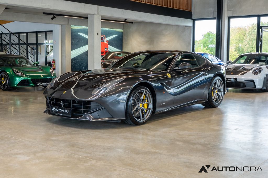 Ferrari F12 Berlinetta JBL Kamera Racingsitze