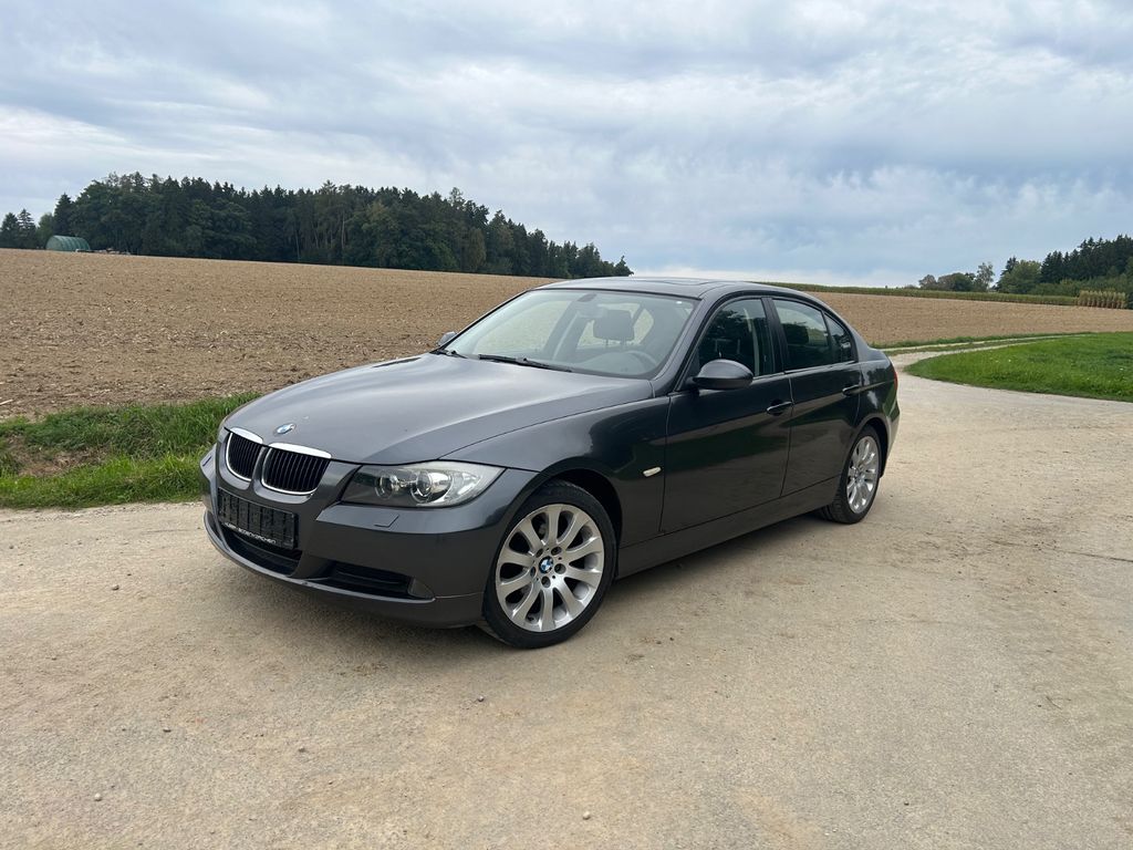 Bild des Angebotes BMW 318i - Limousine E90
