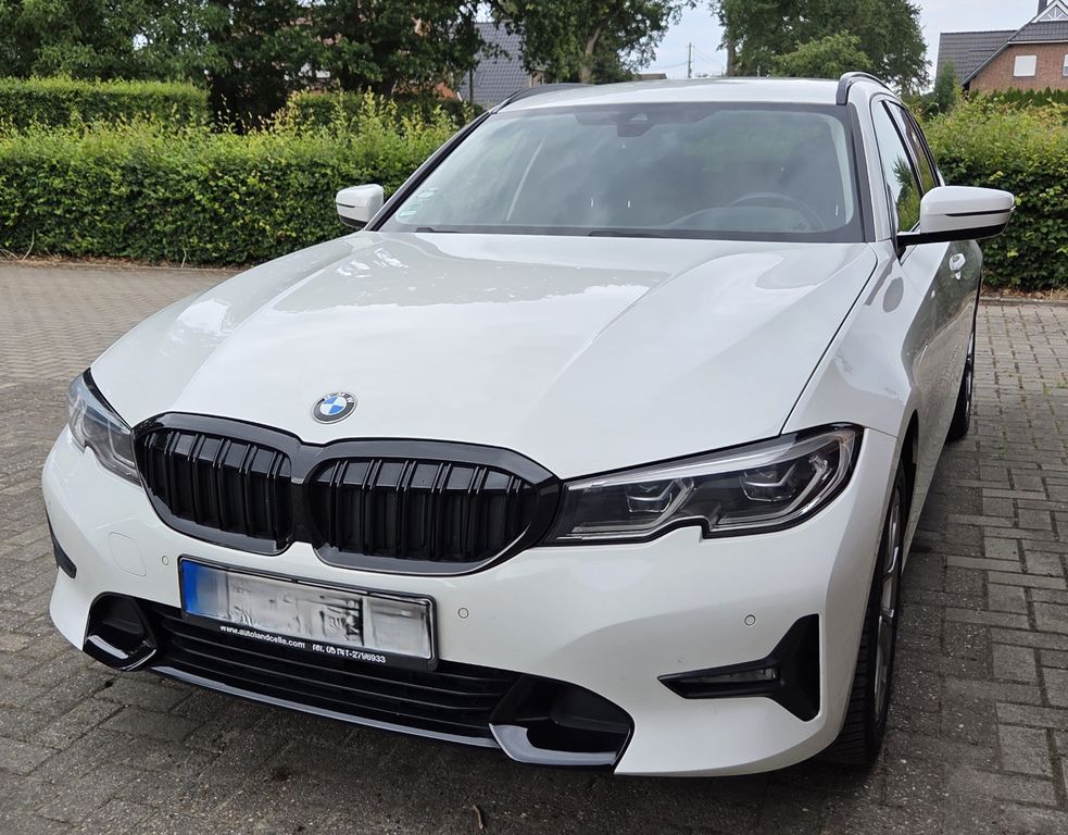 Bild des Angebotes BMW 330e Touring Sport Line Automatic Sport Line