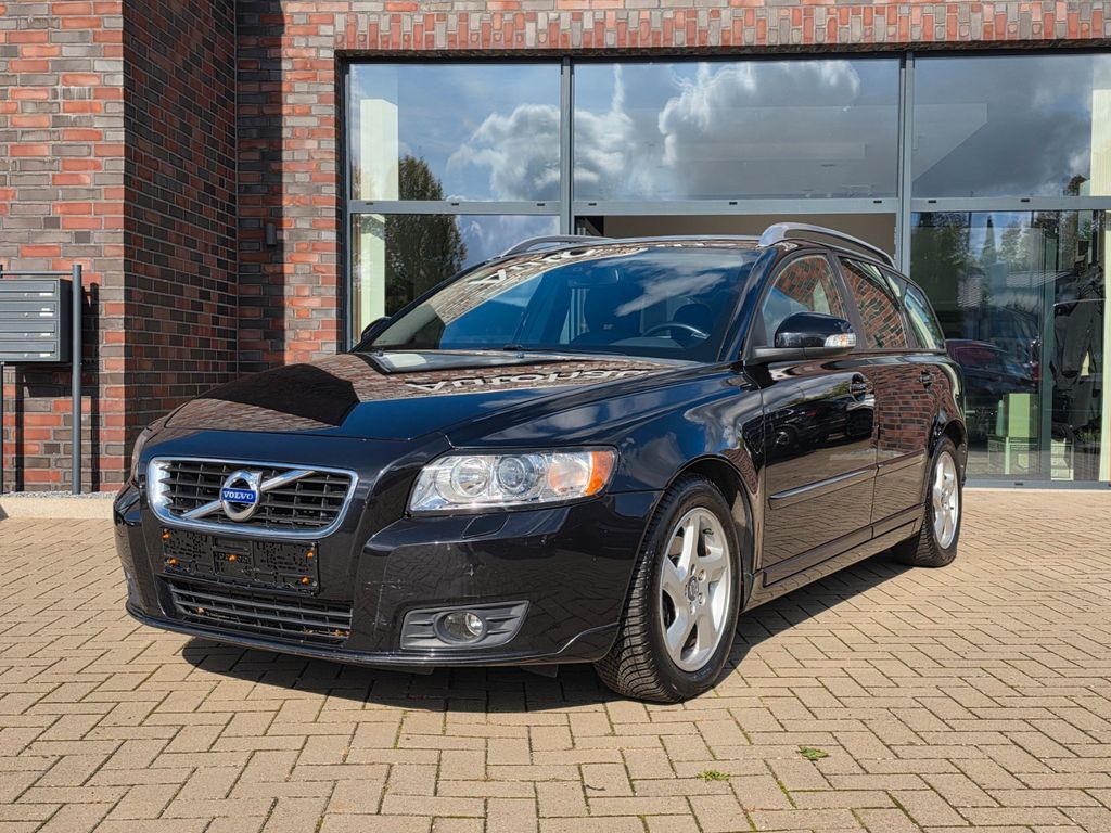 Bild des Angebotes Volvo V50 Kombi D2 *Tempomat*SHZ*AHK*