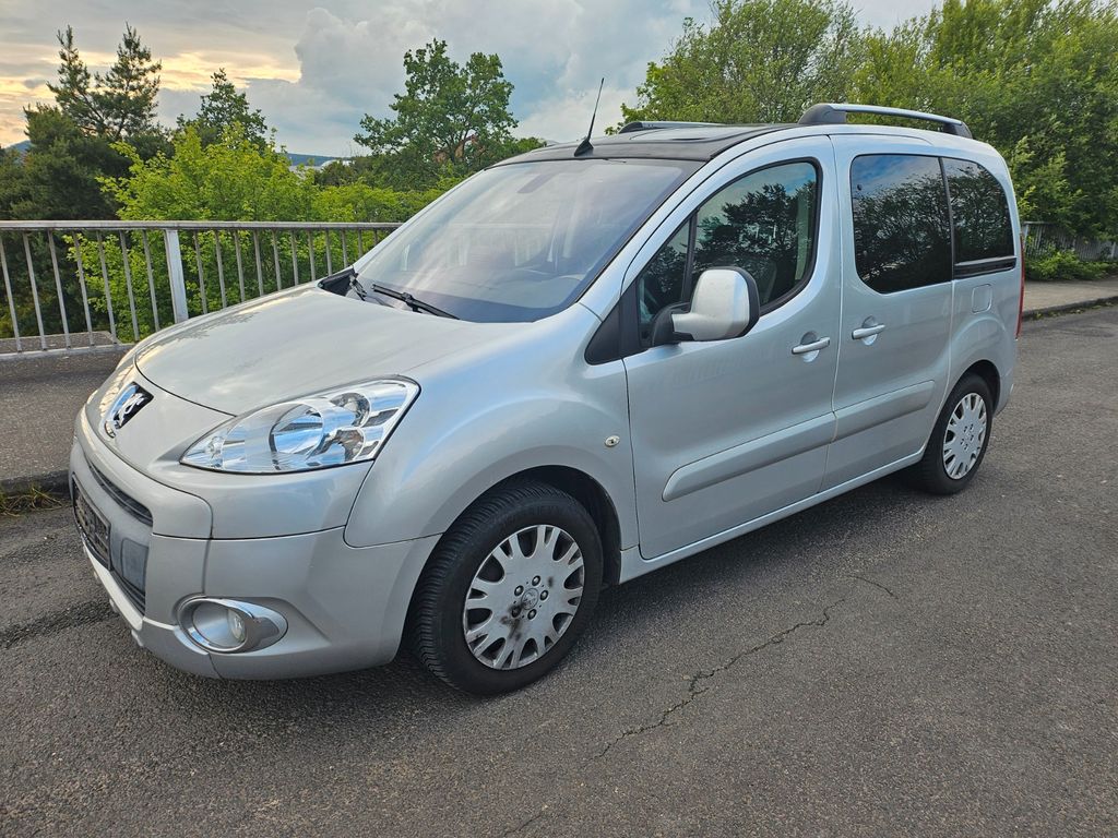 Bild des Angebotes Peugeot Partner Tepee Premium 1,6 l HDI#1 HAND/NAVI/AHK#