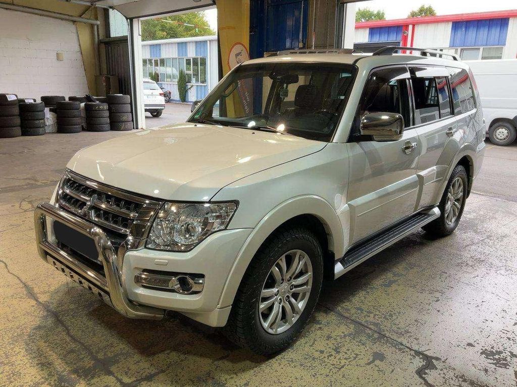 Bild des Angebotes Mitsubishi Pajero 3.2 DI-D Top *Navi| Xenon| Kamera| AHK*