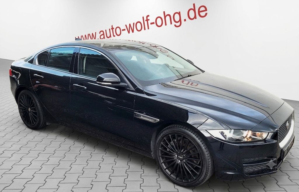 Bild des Angebotes Jaguar XE 20t Pure mit 19 Zoll Carmani