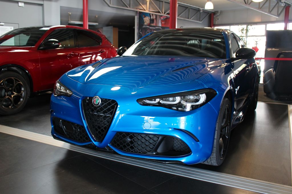 Bild des Angebotes Alfa Romeo Giulia Quadrifoglio Kohlefaser/Sparco/Akrapo
