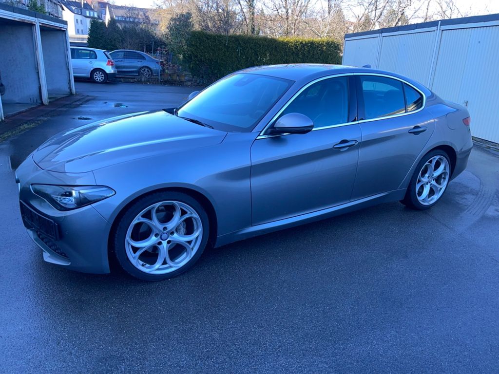 Bild des Angebotes Alfa Romeo Giulia Super Q4 Klima PDC 2HD navi F1 Schaltung