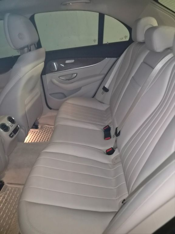 Bild des Angebotes Mercedes-Benz E 400 4MATIC AMG Line Autom. AMG Line