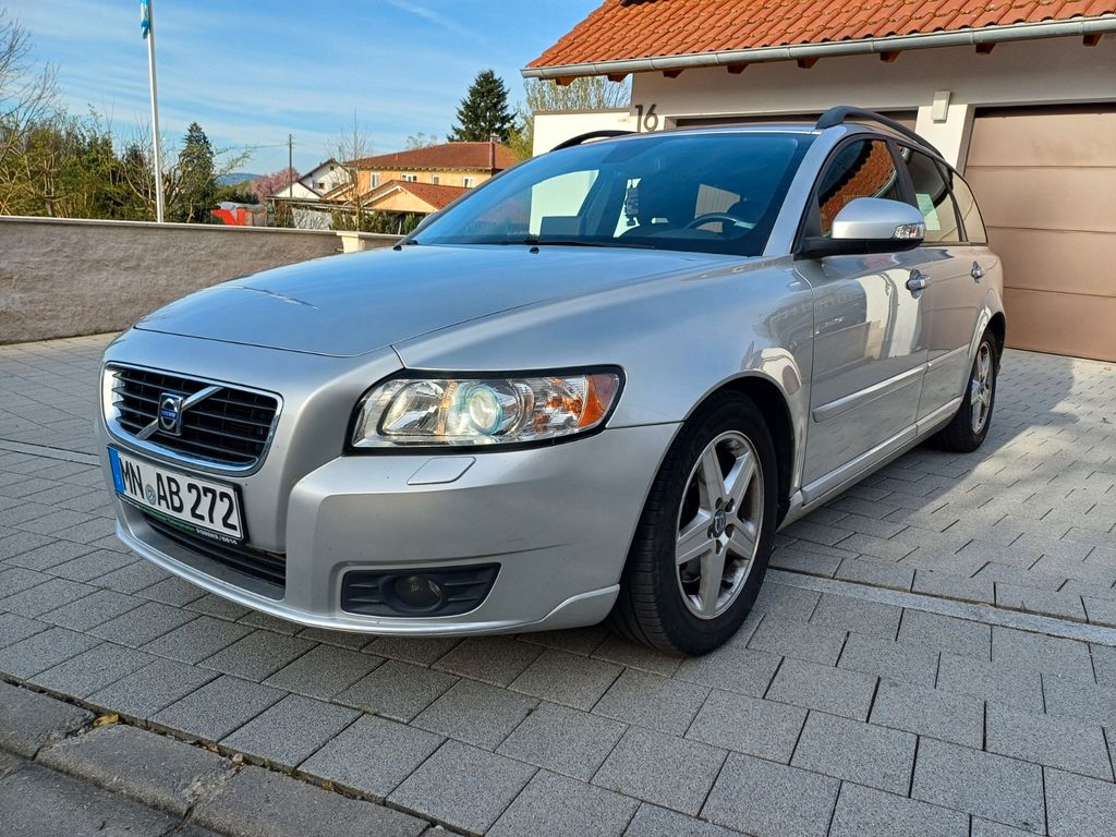 Bild des Angebotes Volvo V50 Kombi 2.0 D Momentum