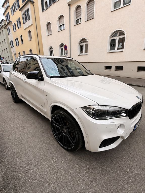 Bild des Angebotes BMW X5 xDrive40d M Paket/ Standheizung/ HUD