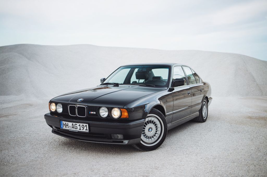 BMW M5 E34 3.6l / Diamantschwarz / Silbergrau / CH