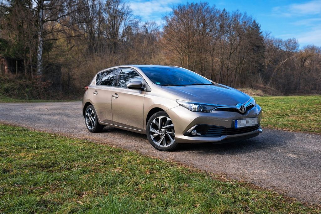 Bild des Angebotes Toyota Auris 1.2T Design | 1.Hand | 56tkm | LED