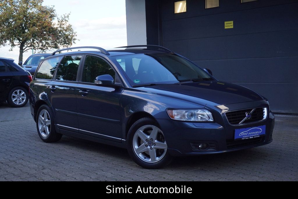Bild des Angebotes Volvo V50 2.4 Momentum TEMPOMAT+XENON+NAVI+KLIMA+PDC