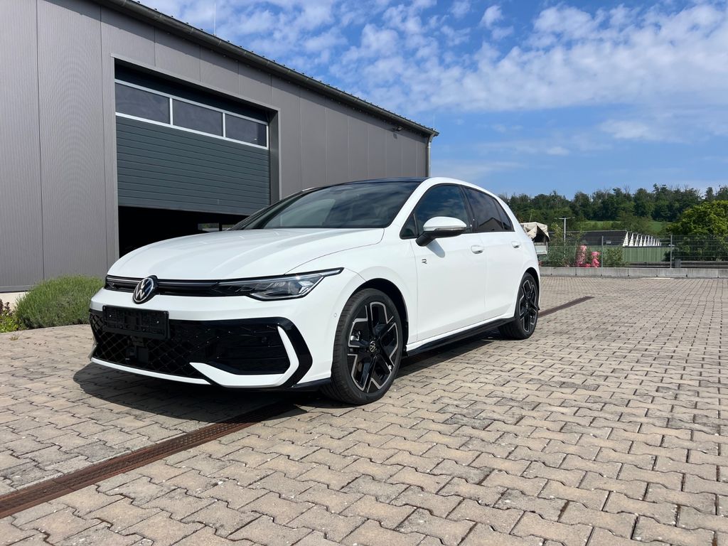 Bild des Angebotes Volkswagen Golf 1.5 eTSI DSG R-Line+18"+Panorama+Navi+Kamer