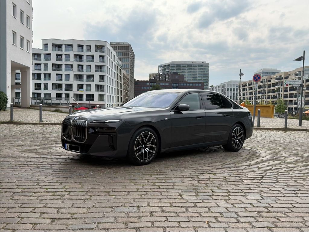 Bild des Angebotes BMW 740d xDrive M Sport TheatreScreen