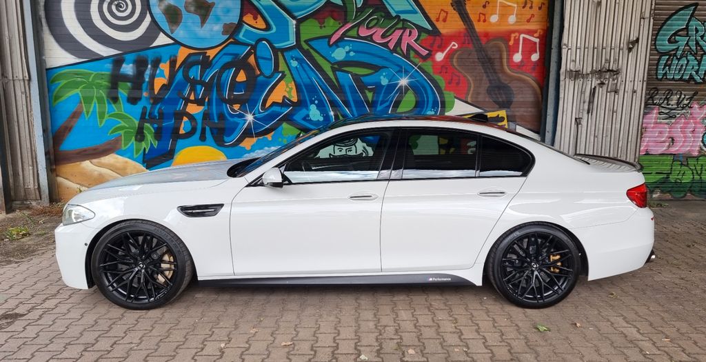 Bild des Angebotes BMW M5 F10 / Carbon-Keramik / Akrapovic Titan / HUD