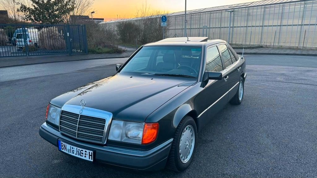 Bild des Angebotes Mercedes-Benz W124 300D Turbo Sportline in Blauschwarz