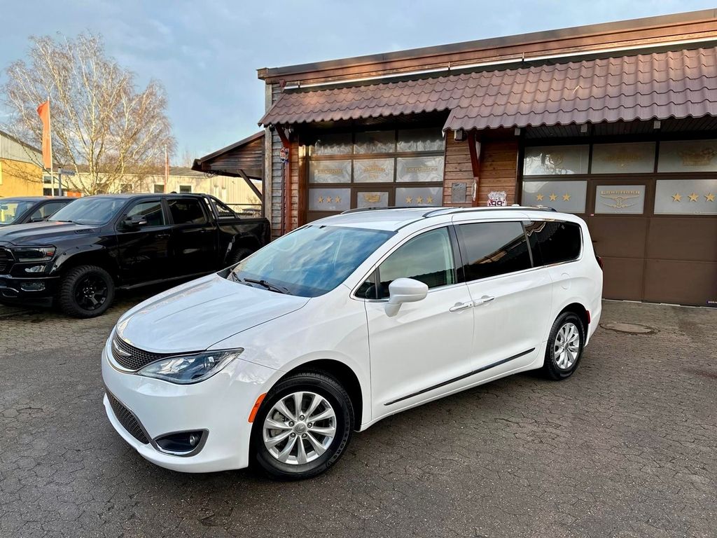 Bild des Angebotes Chrysler 3.6 V6*LEDER*PDC*KAMERA*LED*AHK*7SITZER*GARANTIE