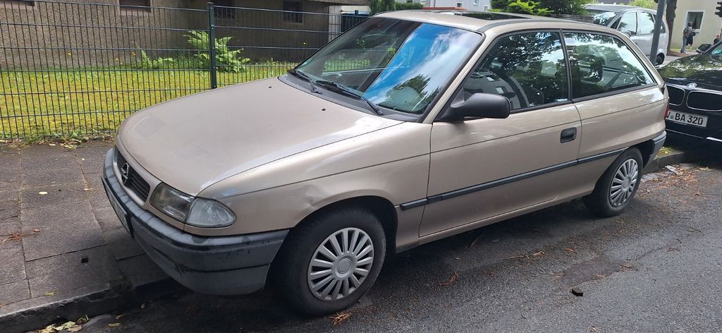 Opel Astra 1.6 Plus Schiebedach Plus Schiebedach