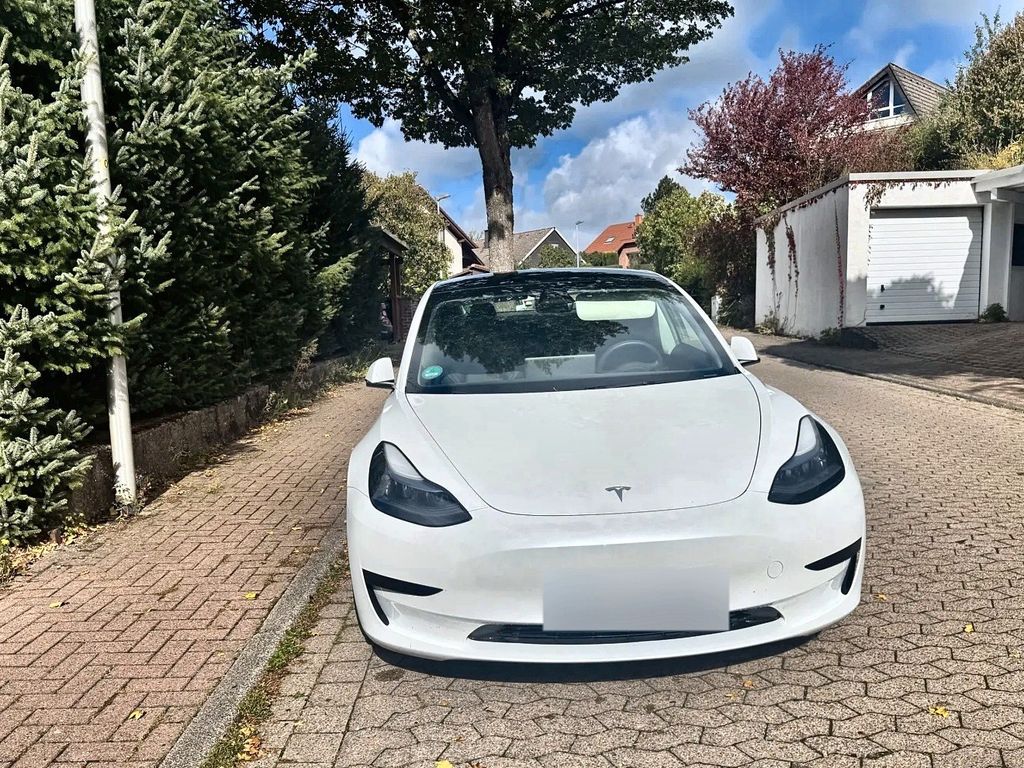 Bild des Angebotes Tesla Model 3 Hinterradantrieb RWD 1.HD AHK PANO ACC