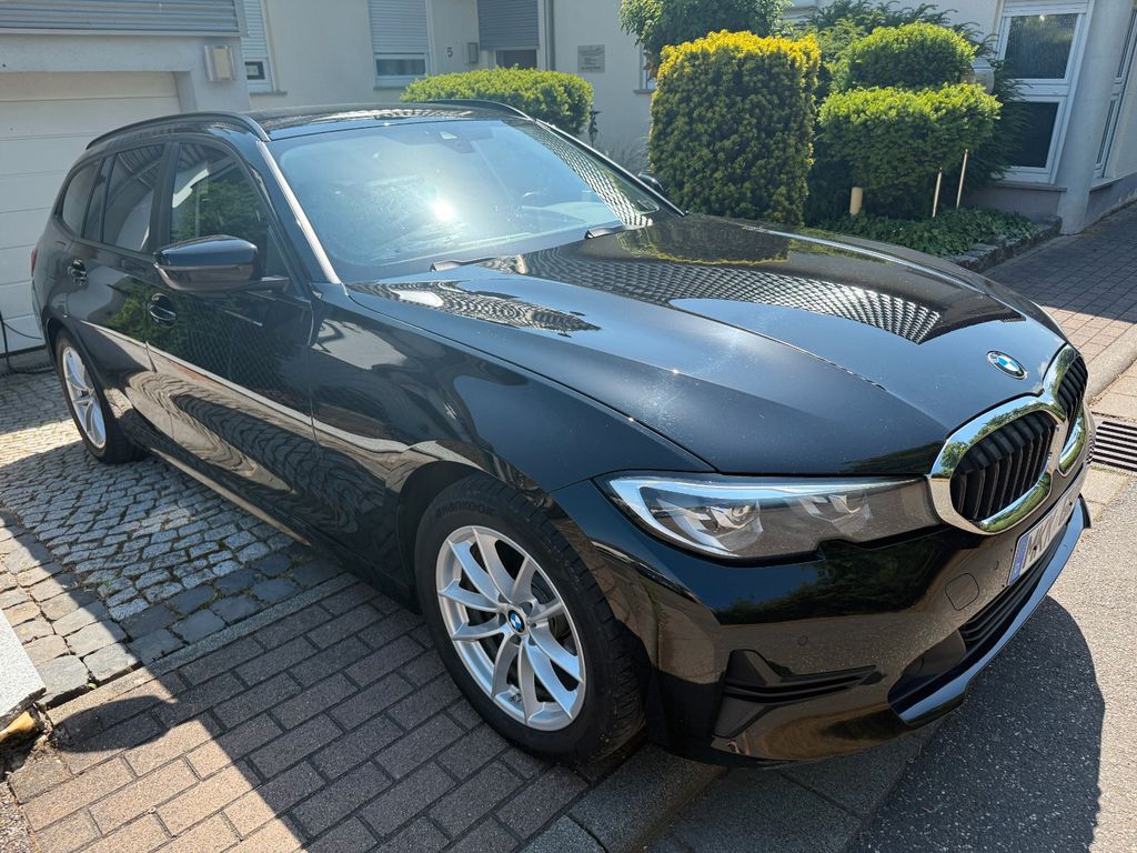 Bild des Angebotes BMW 318d Leder NAVI Carplay LED PDC Livecock SHZ uvm