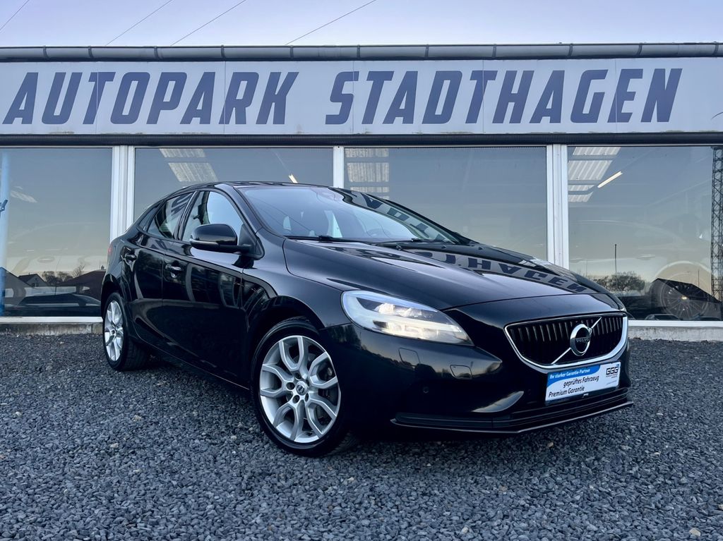 Bild des Angebotes Volvo V40 Momentum 190 PS LED/NAVI/KAMERA/PremiumSound