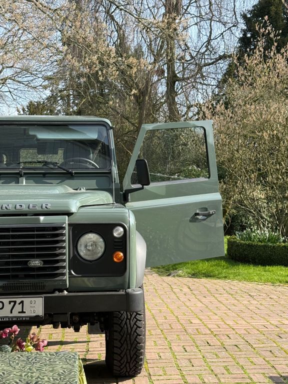 Land Rover Defender 110 keswick green * fast ein Neuwagen *