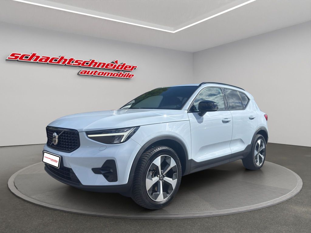 Bild des Angebotes Volvo XC40 B3 Plus Dark+PilotAssist+LED+19"