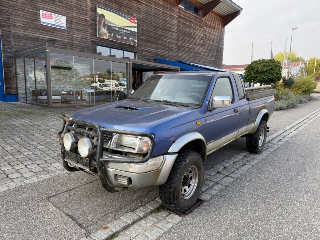 Nissan Navara NP300 Pick-up Double Cab 4X4 2.5