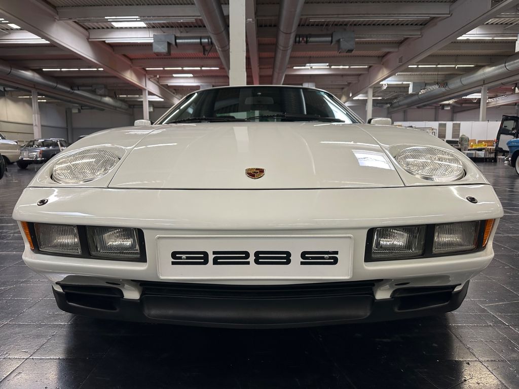 Bild des Angebotes Porsche 928S 32V Erstlack! 19626km Techno Classica 2026