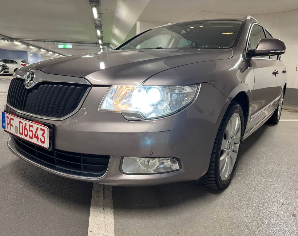 Bild des Angebotes Skoda Superb Combi Elegance