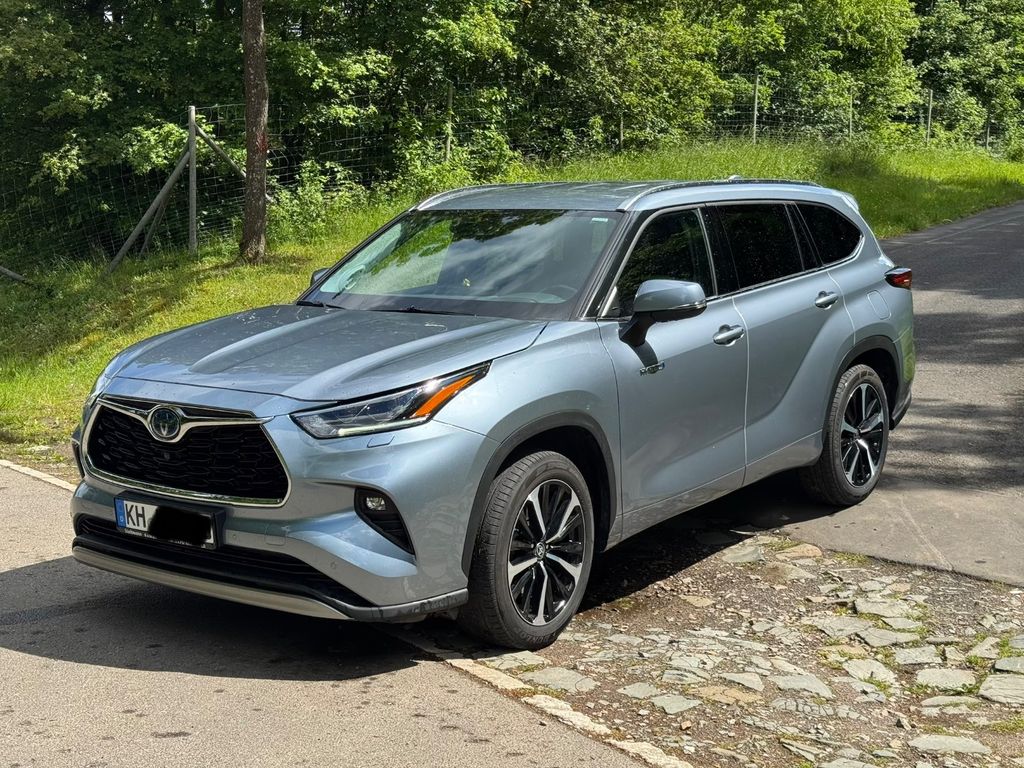 Bild des Angebotes Toyota Highlander 2.5-l Hybrid Luxury  8 Fach LM Garant